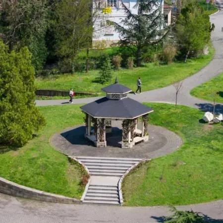 Daluxst Apartament *